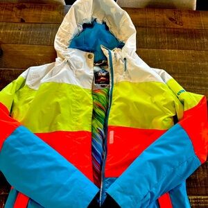 Women’s winter ski coat size medium! Light weight and warm!